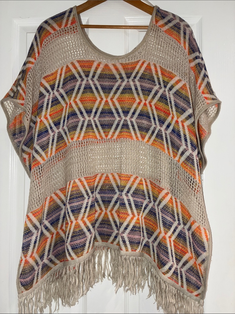 SAY WHAT? NY EUC Women’s Beige Open-Knit Fringe Geometric Stripe Poncho Size S/M